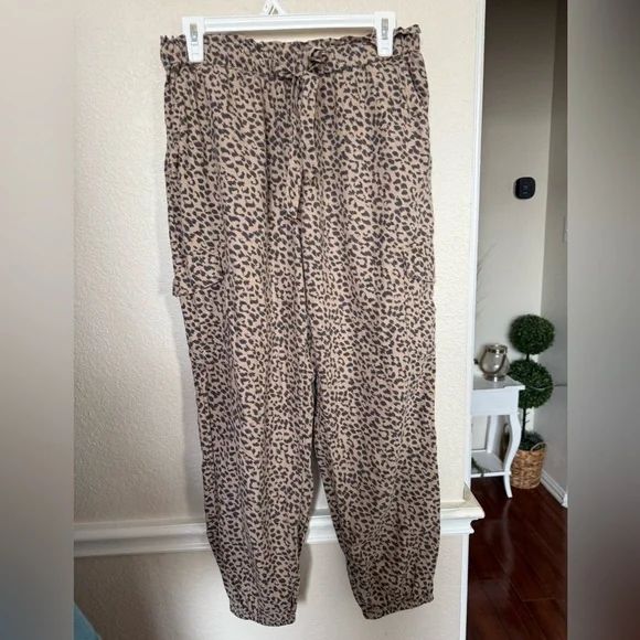 Aerie Leopard Print Joggers - Tan and Black medium - Picture 10 of 16